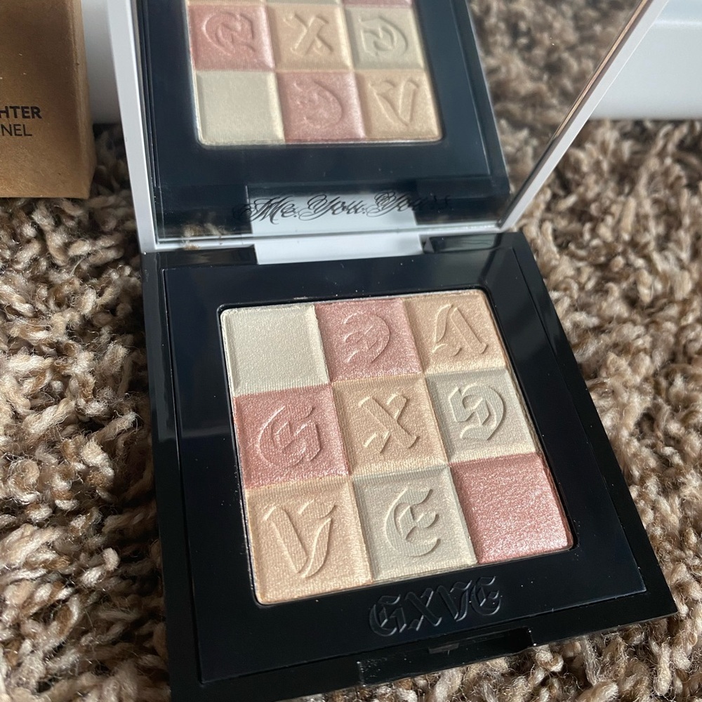 GXVE - Check My Glow highlighter in Platinum Cowgirl